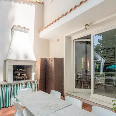 Luxury With Swimming Pool At 700 Meters From The Sea Appartamento *